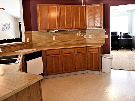 5th image of 2728 Branch Hollow Dr
