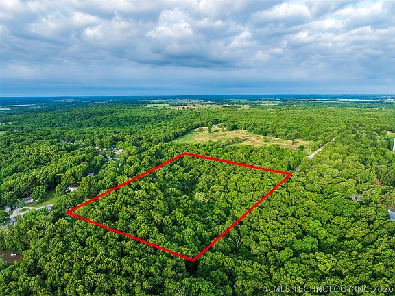 2nd image of 4 Skyline Dr