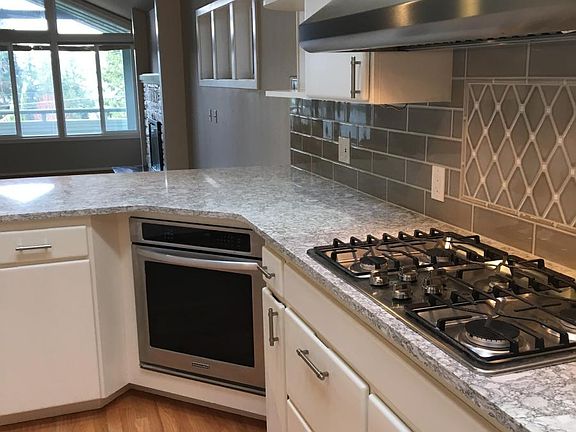 5th image of 17012 Peterson Way NE