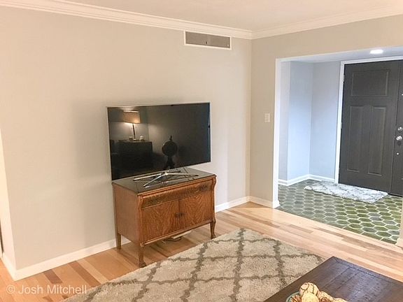 3rd image of 2621 E Roundhill Ln