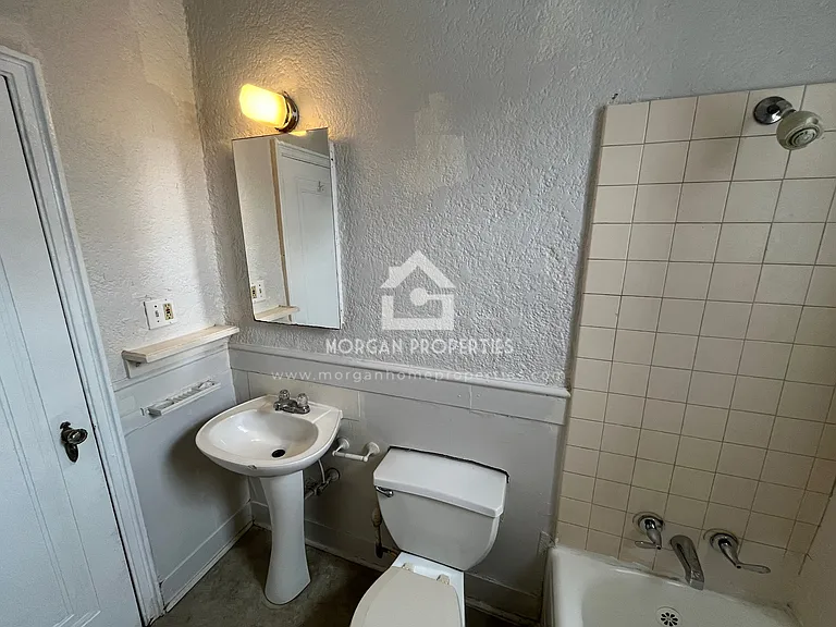 1231 W Walnut St — Photo 19