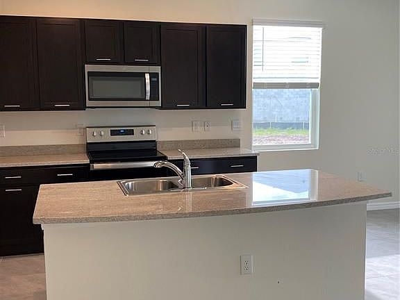 4th image of 11407 Planetree Pl