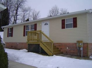 11909 Heather Dr, Hagerstown, MD 21740