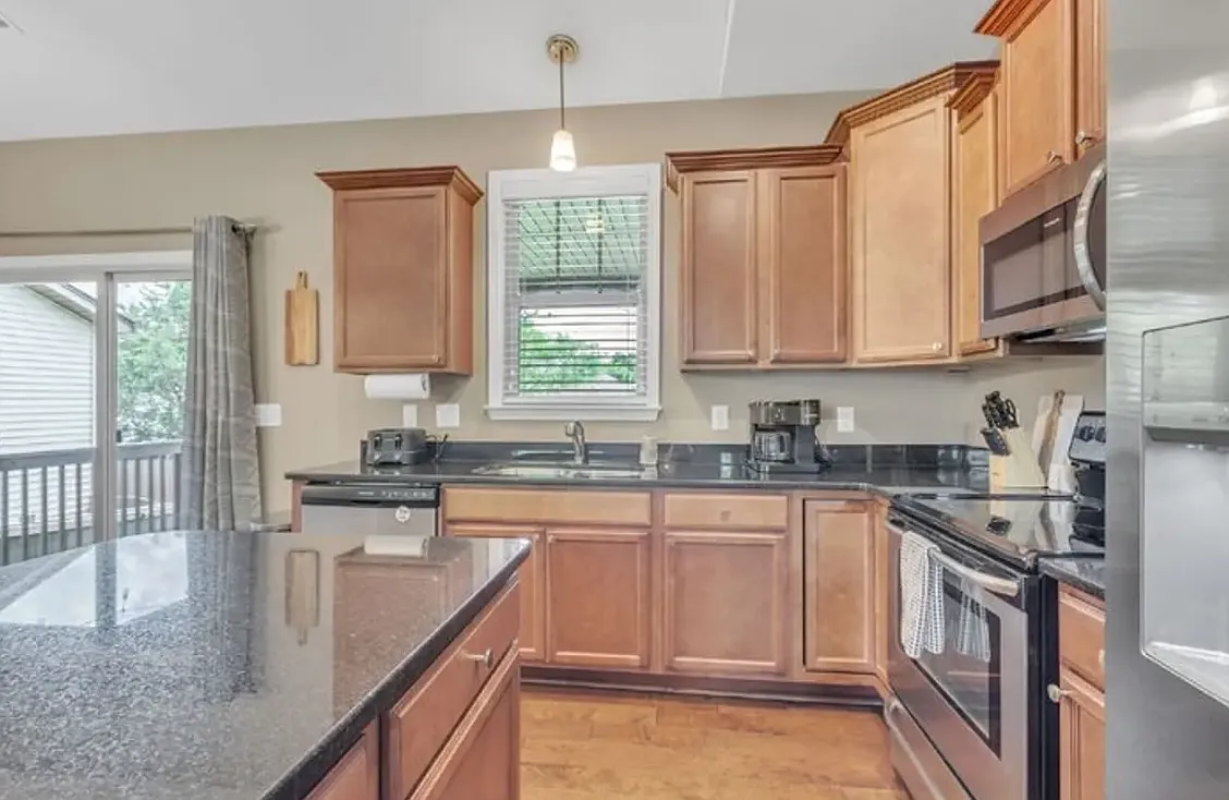 3 bed, 1478 sqft, $2,000 — Photo 3