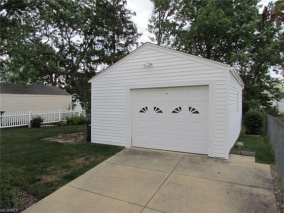 4th image of 3183 Oakwood Dr
