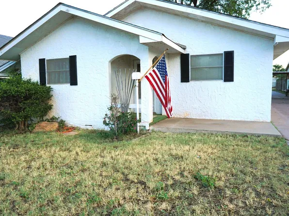 305 E Tate St, Brownfield, TX 79316