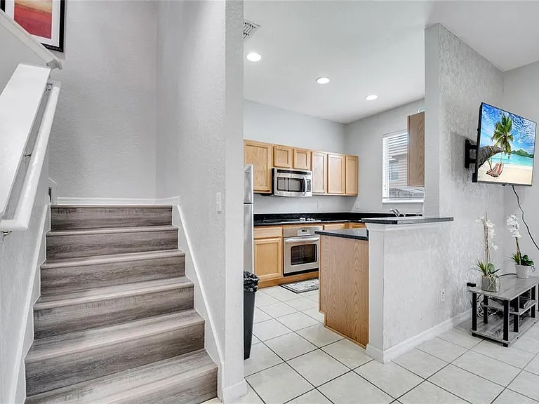2713 Bushman Dr — Photo 14