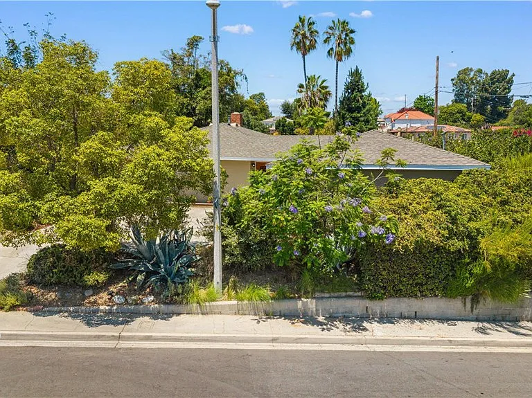 1033 S Isabella Ave — Photo 47