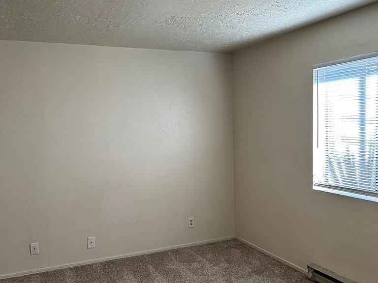 3512 Wellesley Dr NE #D — Photo 9