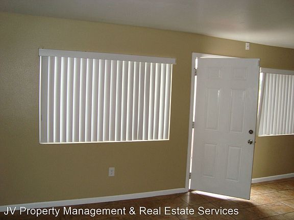 3rd image of 1095 N Vista Ave APT C