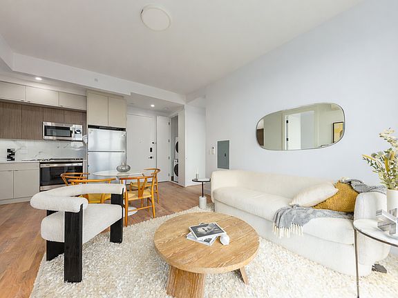 2nd image of 2715 Fulton St #602