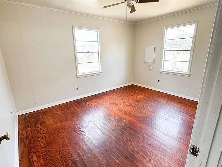 1213 Scott St — Photo 3