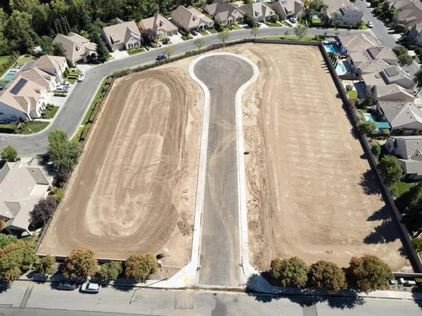 1792 N Preuss Ave, Clovis, CA 93619