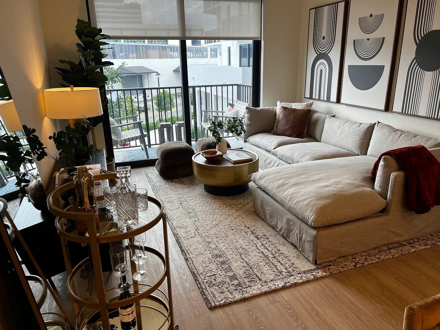 2 bed, 987 sqft, $2,519 — Photo 3