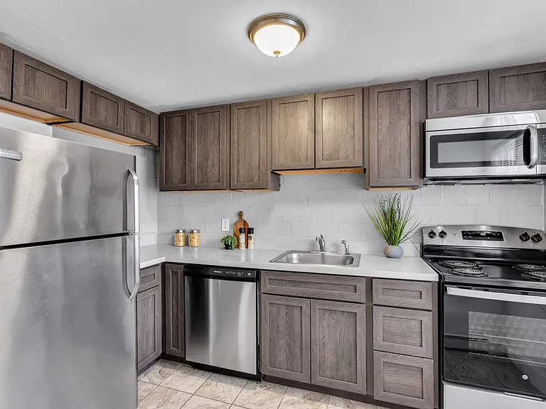 Maple Court Apartments — Photo 52