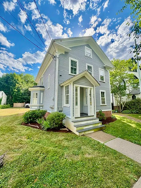 2 bed, 1.5 bath, 1431 sqft, $2,300 — Photo 2