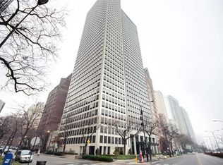 21 E Elm St APT 2D, Chicago, IL 60611
