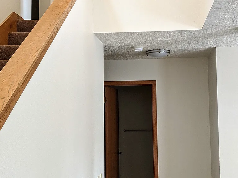 Capitol Centre Court Apartments — Photo 33