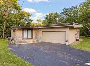 124 E Oakwood Rd, East Peoria, IL 61611
