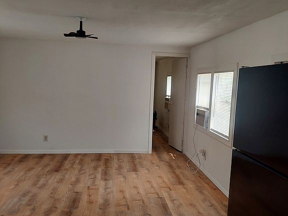 5th image of 608 Humphrey St
