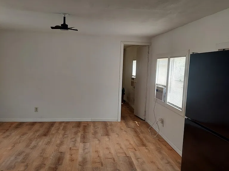 608 Humphrey St — Photo 5