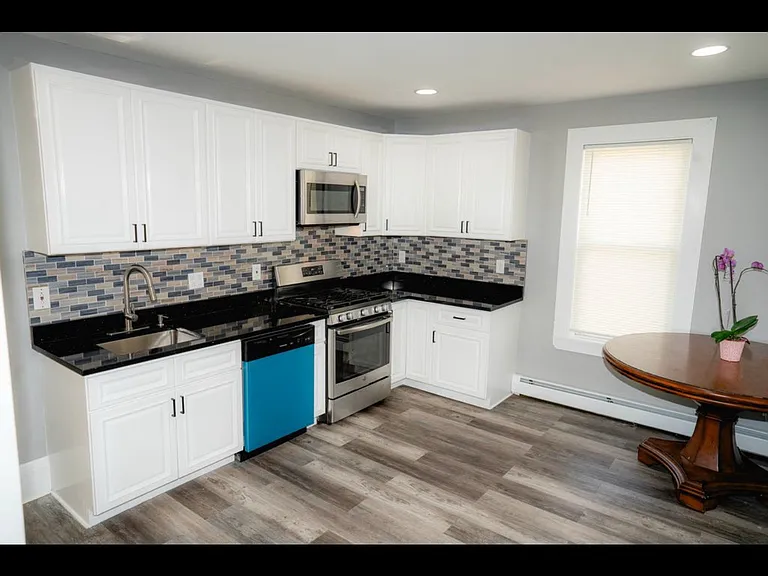 188 Woodrow Ave #2 — Photo 5