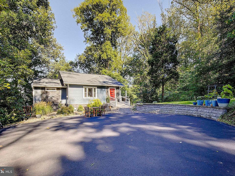 1st image of 27260 Holly Ln