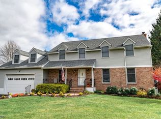 10 E Gate Dr, Glenwood, NJ 07418