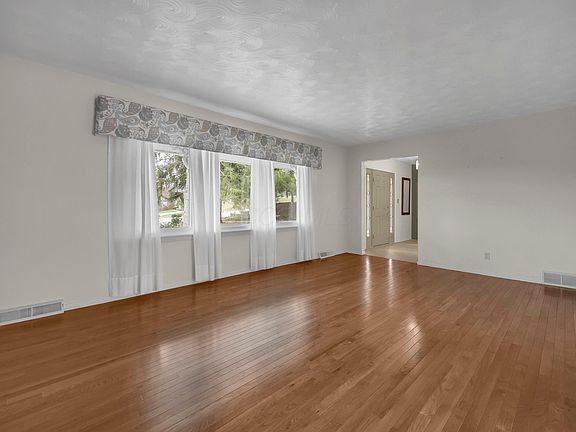 4th image of 1871 Blue Jay Rd