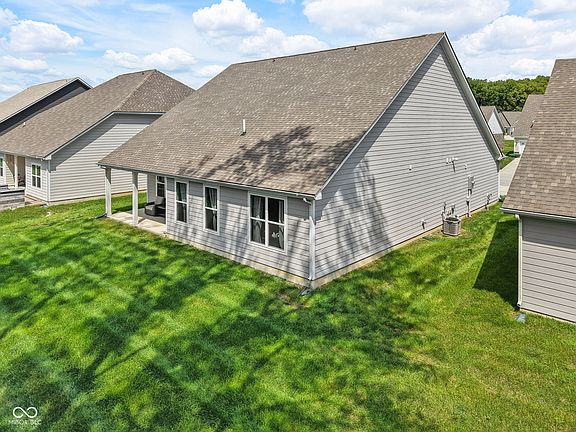 3rd image of 2537 Riviera Pl