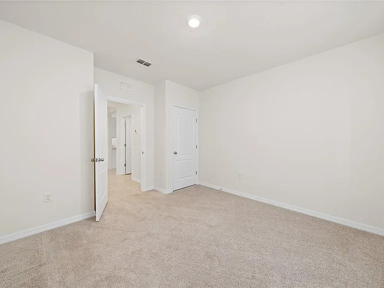 687 Griffon Ave — Photo 9