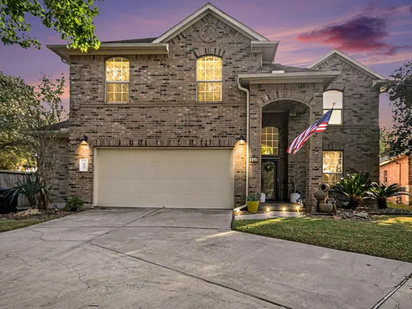 437 Holly Branch Ln, Kemah, TX 77565