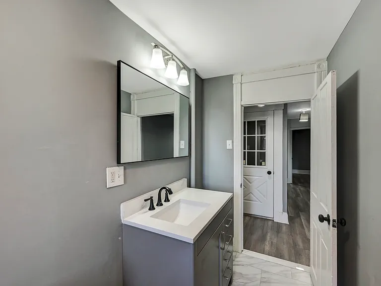 128 E Broad St #B — Photo 18
