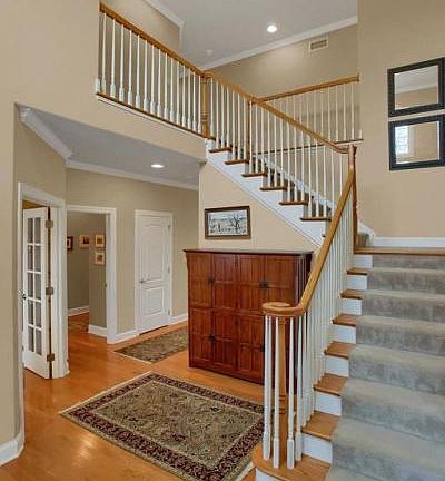 2nd image of 19 Jennifer Ln