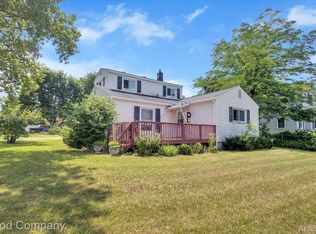 7003 Elizabeth Lake Rd, Waterford, MI 48327