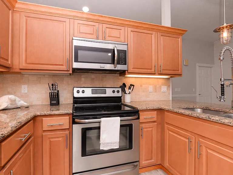2411 NE Pinecrest Lakes Blvd — Photo 11