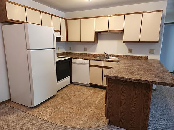 3rd image of 927 Churchill St #8