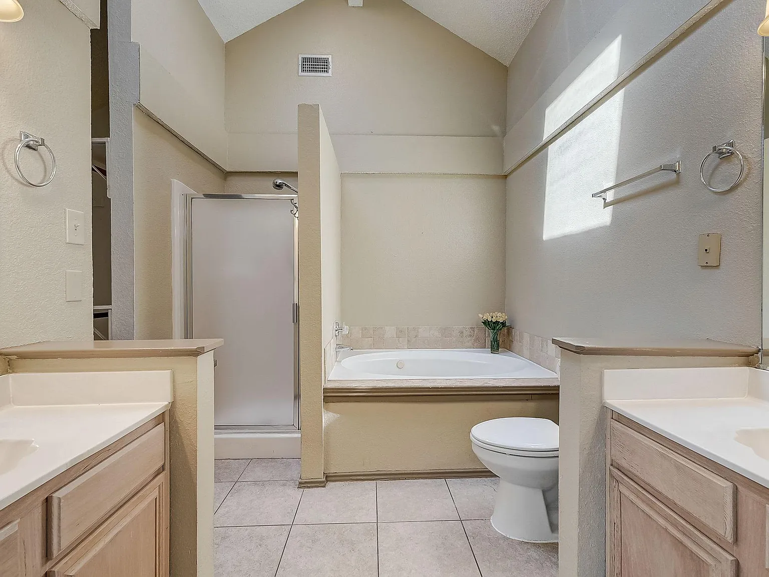 3 bed, 1319 sqft, $2,295 — Photo 1