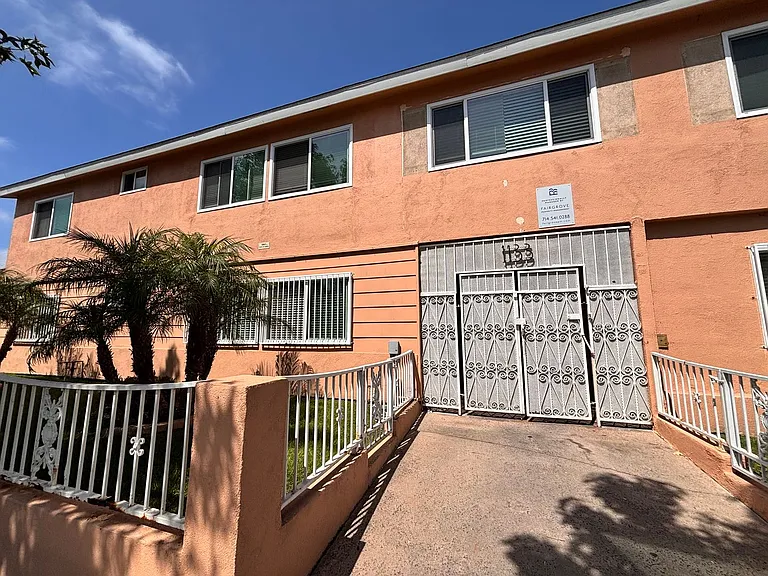 1133 Freeman Ave — Photo 11
