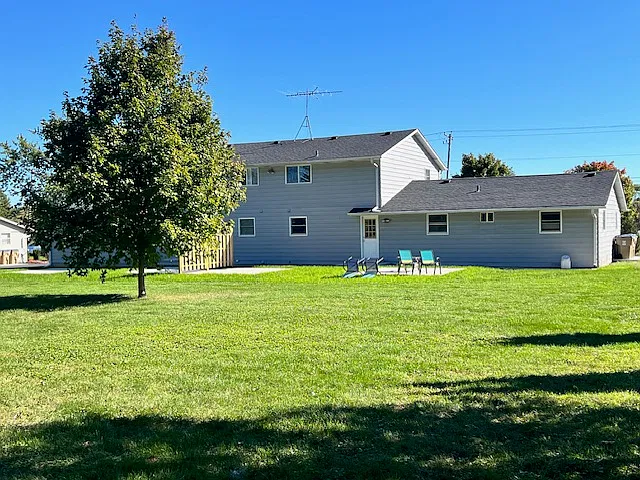 2 bed, 1.5 bath, 1200 sqft, $1,650 — Photo 3