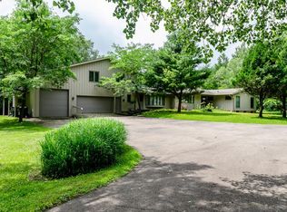 2225 Crest Ln SW, Rochester, MN 55902