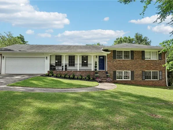 156 Sims St, Winder, GA 30680