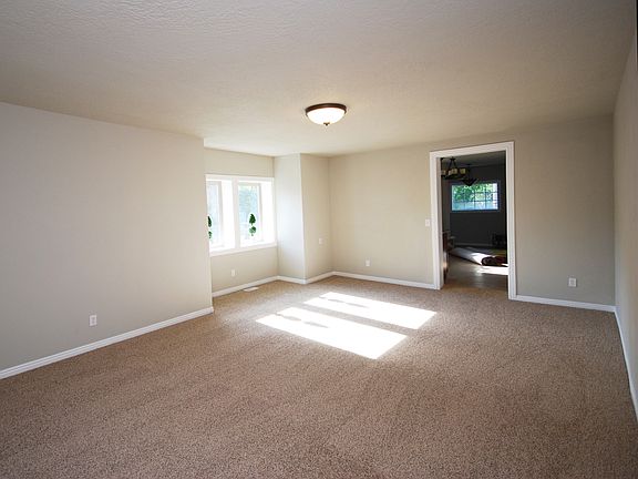 4th image of 421 E Emerson Ave
