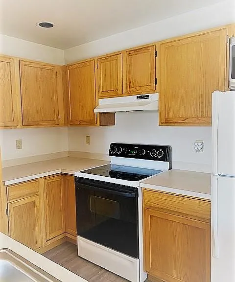 2100 Woburn St — Photo 3