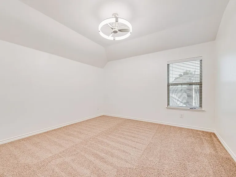 1816 Castle Creek Dr — Photo 22