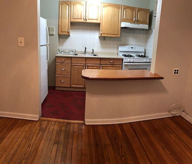 2nd image of 3131 47th St APT 1F