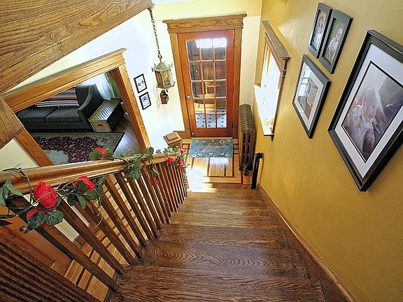5th image of 70 Steele Ave