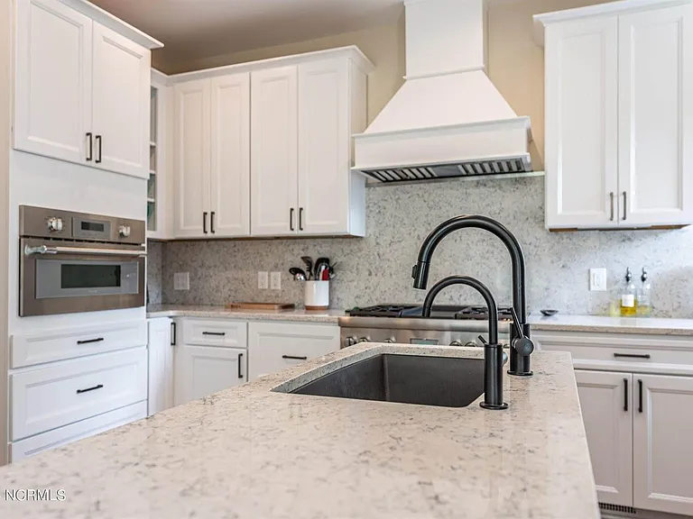 215 Plantation Dr — Photo 16