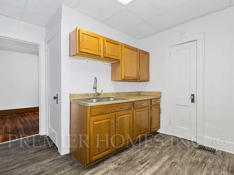 115-123 Louis Ave — Photo 5