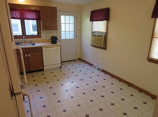 2nd image of 300 E Ashland St #300